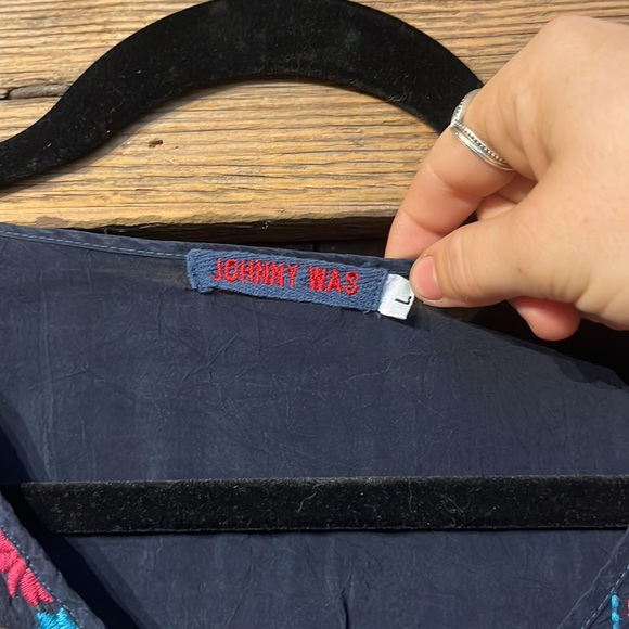 Johnny Was Tunic navy blue floral blouse - Picture 4 of 6